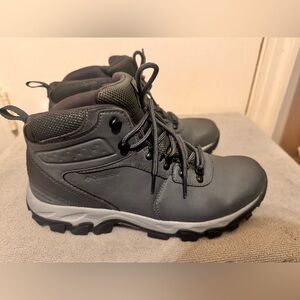 Columbia men’s newton ridge plus waterproof hiking boots size 10.5